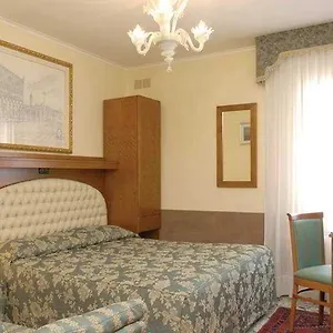https://il-moro-di-venezia.hotelinveneto.com